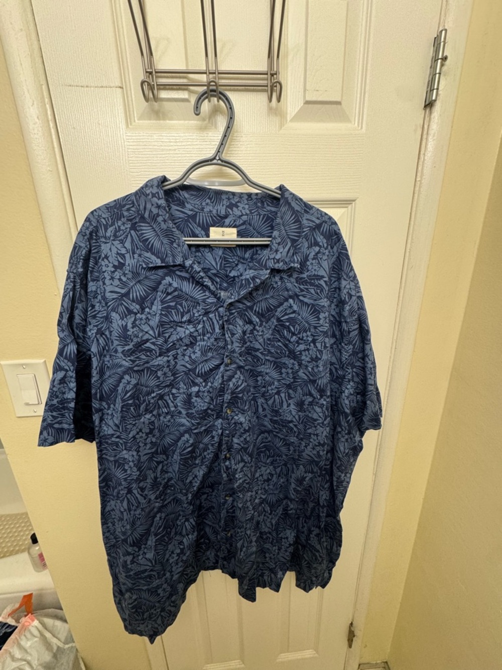 Men's Short Sleeve Tropical Button-Down Shirt - Navy Blue